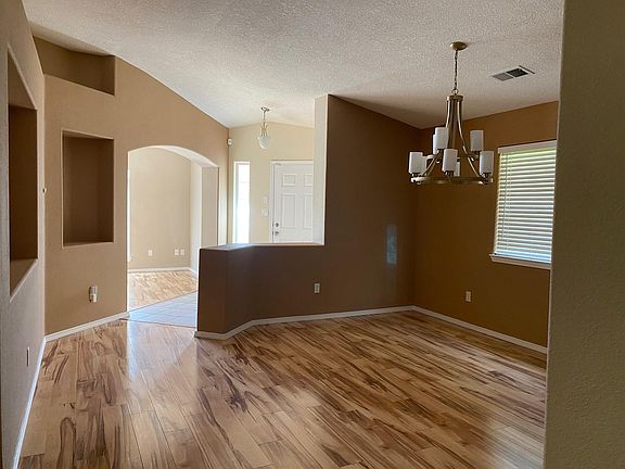 4th image of 9804 Sierra Morena St NW