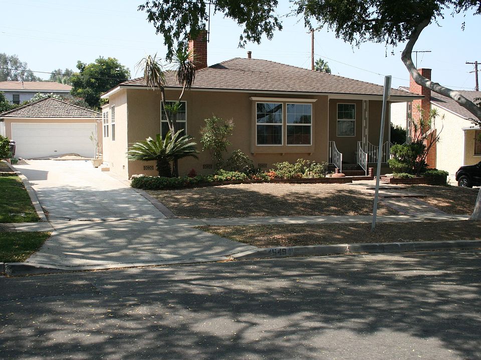 Front of house, driveway and 2-car garage