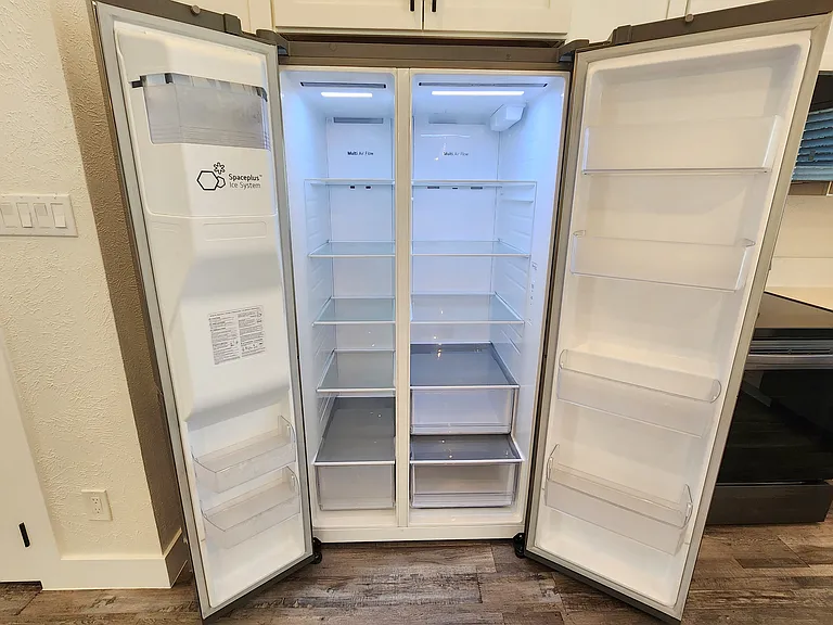 side by side LG refrigerator with water & ice at the door