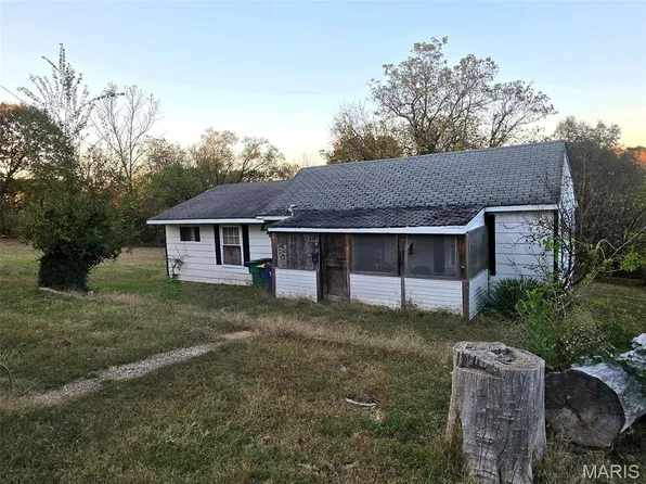 614 E Clement St, De Soto, MO 63020