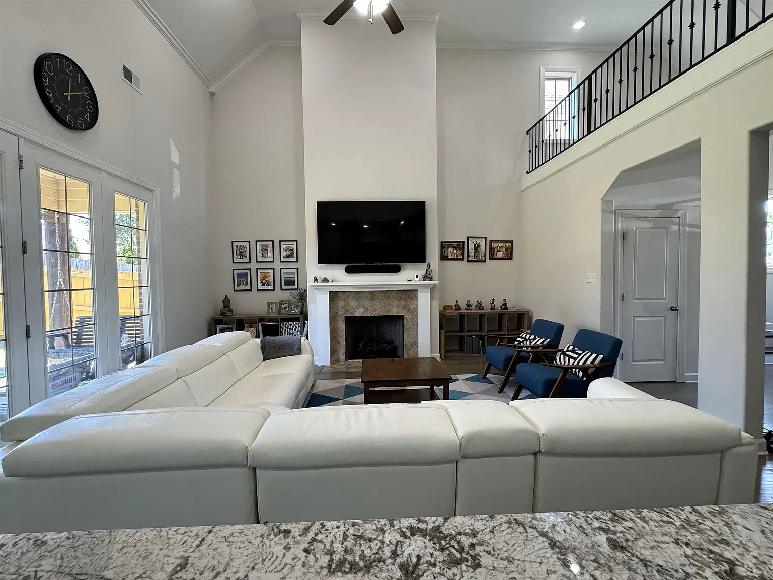 4 bed, 3.0 bath, 3192 sqft, $3,700 — Photo 4