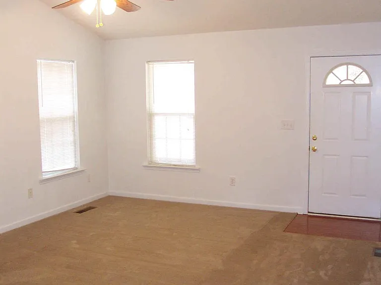 391 Housley Dr — Photo 4
