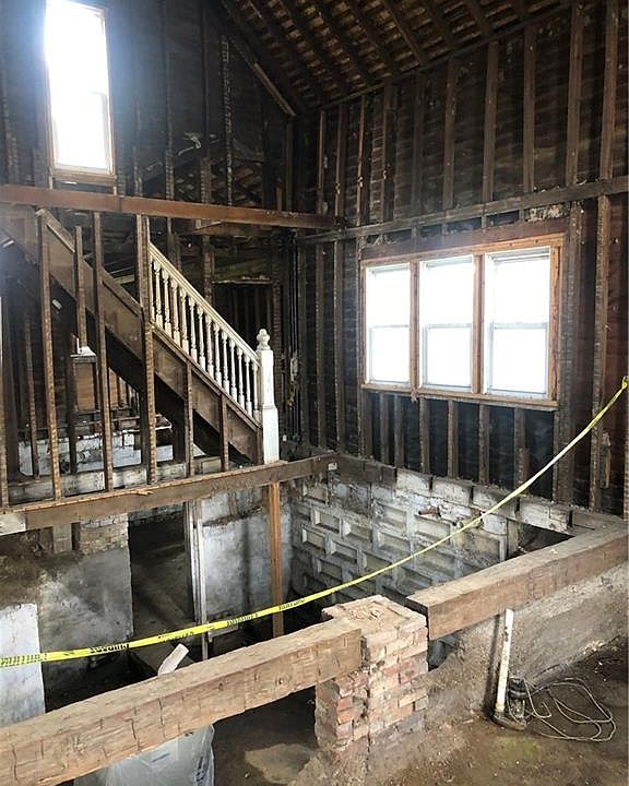 2nd image of 609 W 4th St