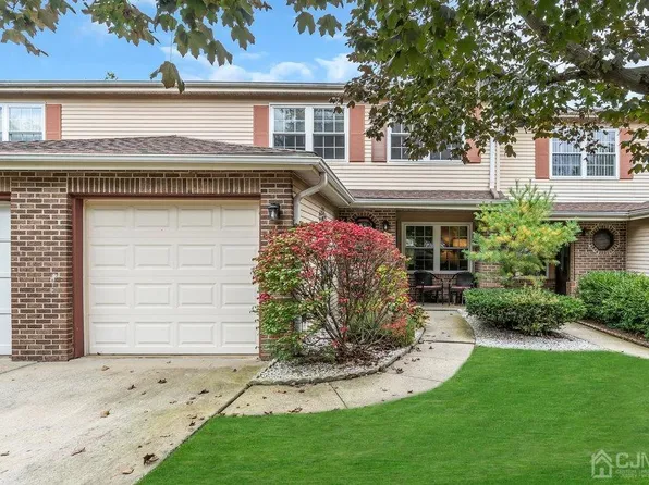 53 Jefferson Dr, Spotswood, NJ 08884