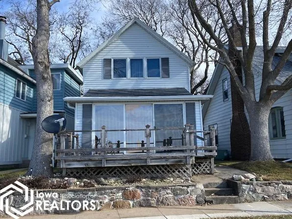 302 N Lakeview Dr, Clear Lake, IA 50428