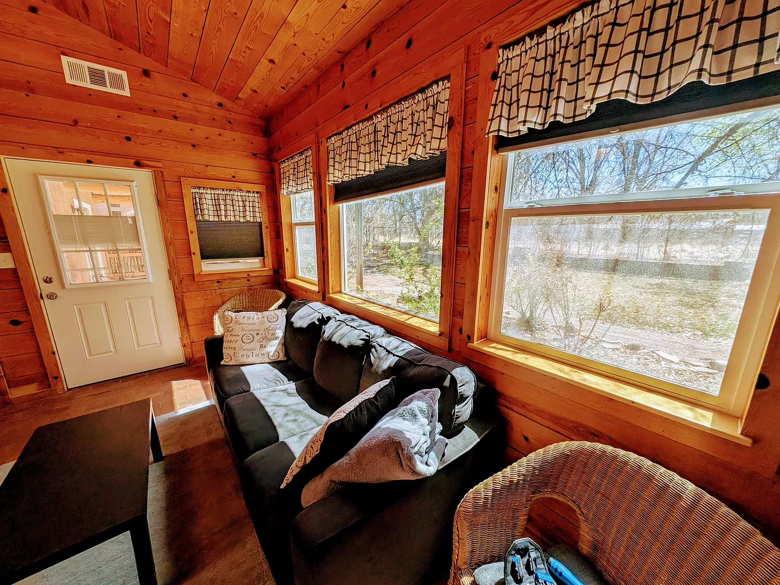 200 Las Paredes Ct - - — Photo 2