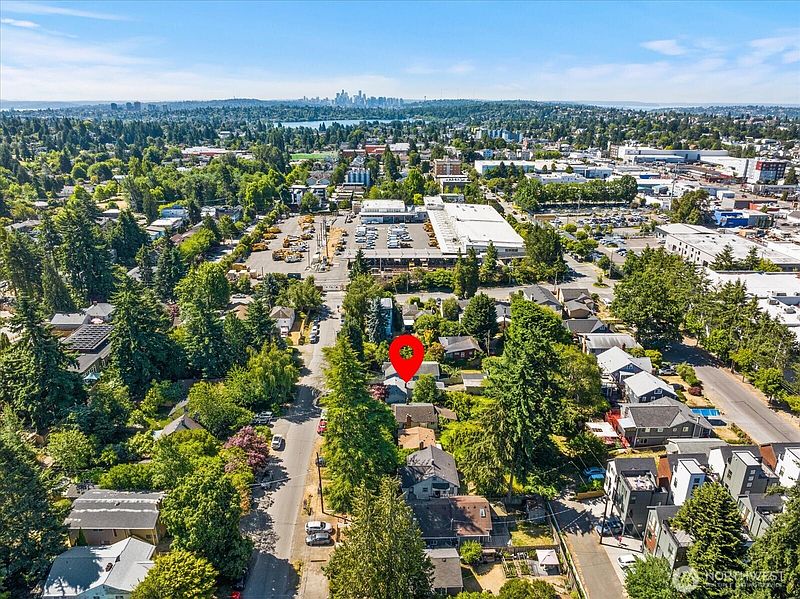 4th image of 10019 Interlake Avenue N