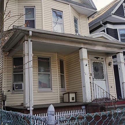 3rd image of 950 E 15th St