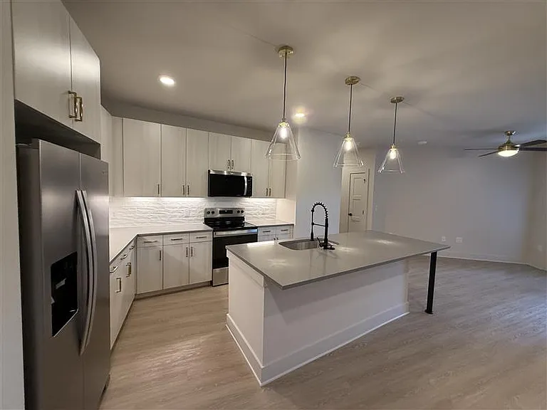 District on the Etowah Apartments — Photo 1052