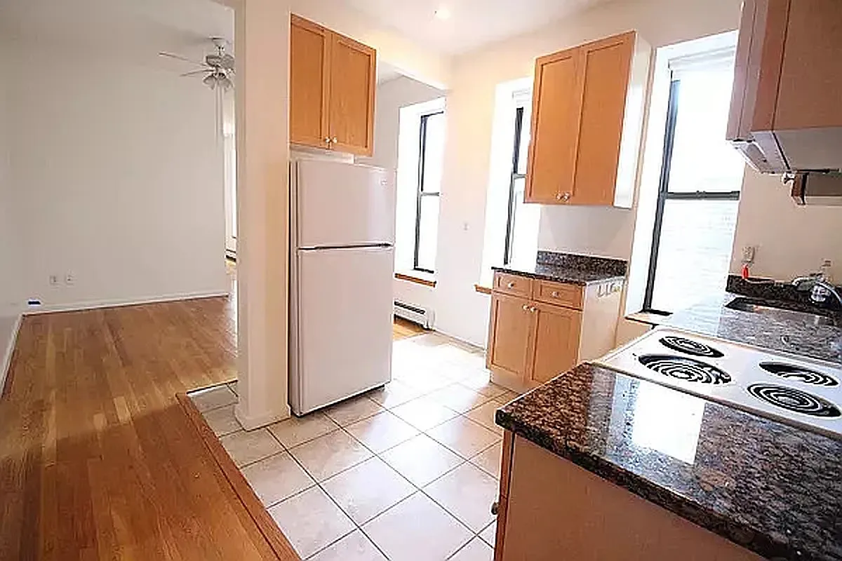 Building Photo - 61 W 86th St #4C