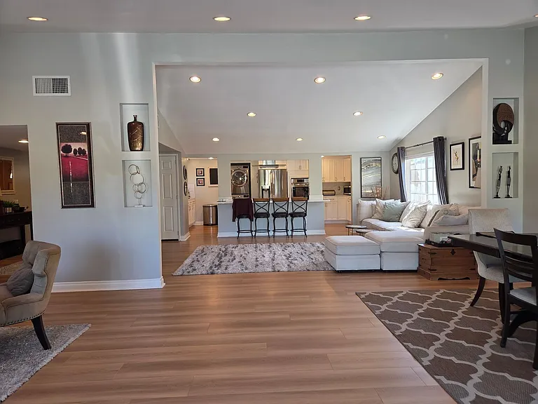 Comanche Ave. 5706 — Photo 16