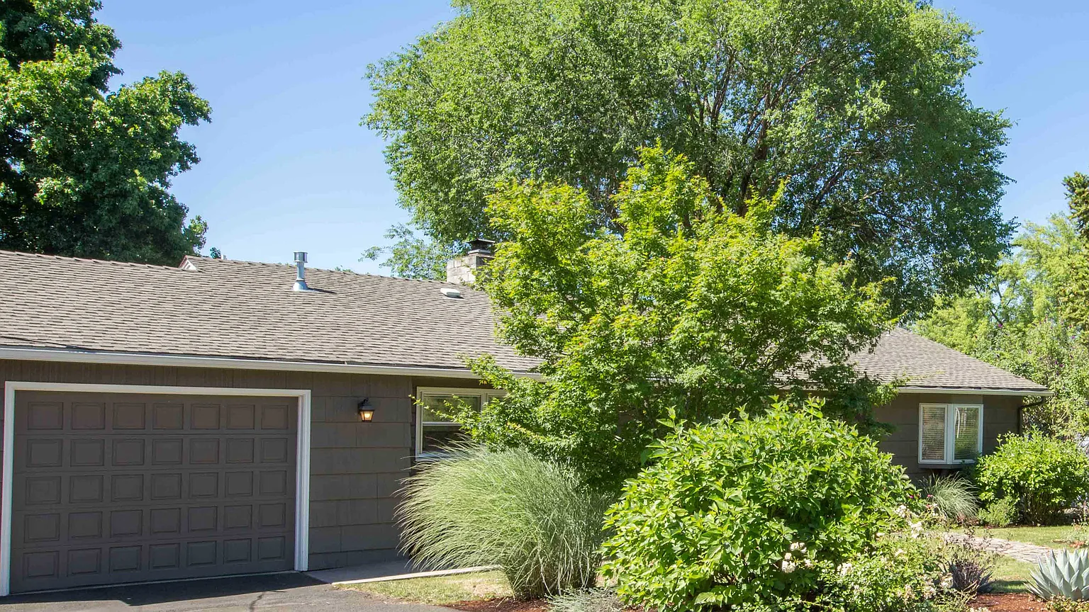 1624 Lenora Dr photo 1