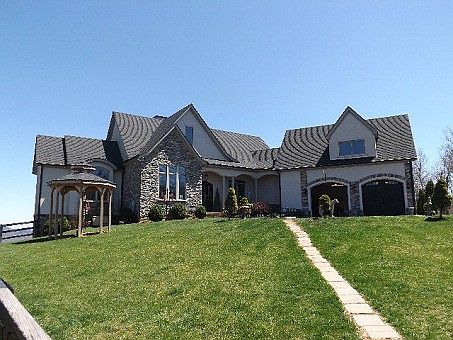 1st image of 367 Hounds Hollow Ln