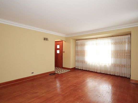 3rd image of 2036 N Nordica Ave