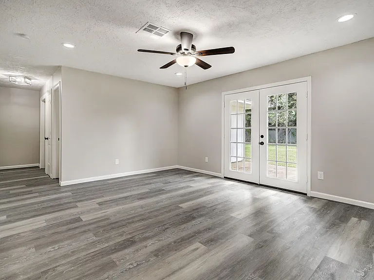 4411 Oak Shadows Dr — Photo 8