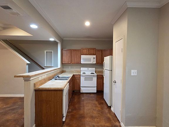3rd image of 5011 Summit Pass APT 3
