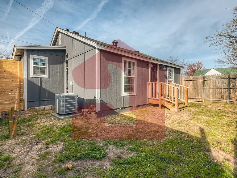 208 E Mosier St — Photo 59