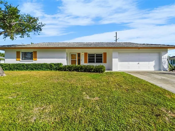 6711 Roxbury Dr, Sarasota, FL 34231