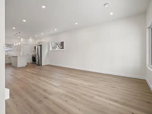 5th image of 267 Devon Ave #1