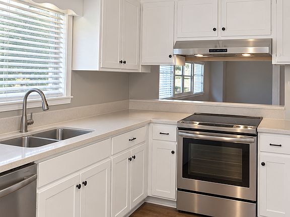 5th image of 903 Habersham Rd