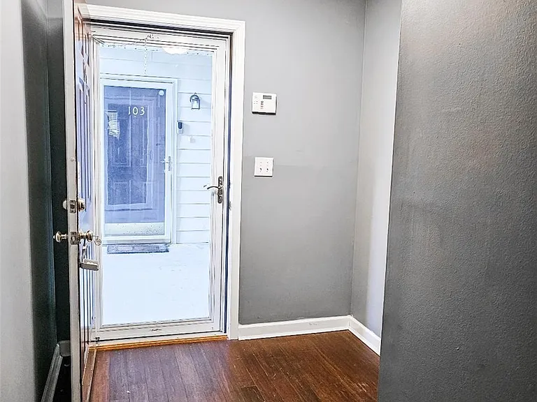 1750-104 Renwick Dr — Photo 2