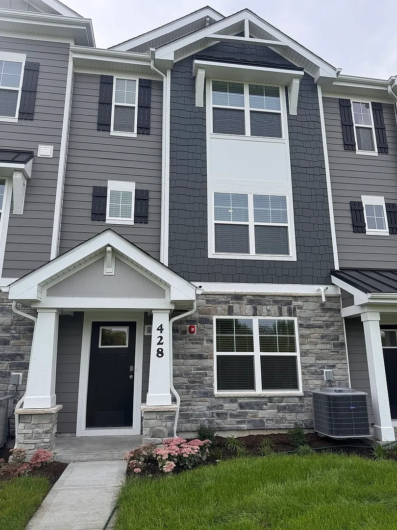 3 bed, 2.5 bath, 1827 sqft, $3,500 — Photo 1