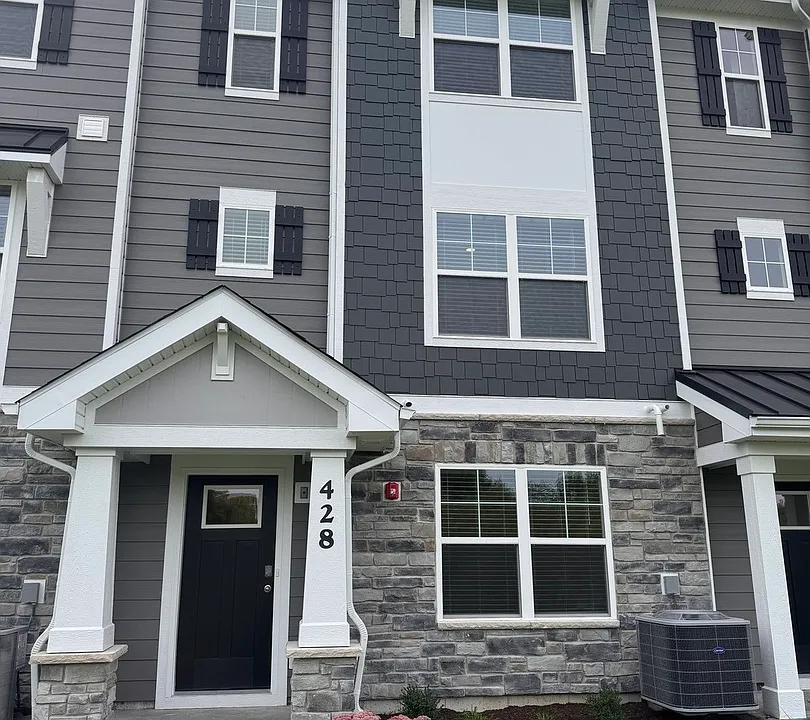 428 Lakeshore Ct #428