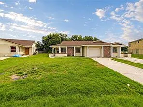 660 Royalty Ct — Photo 2