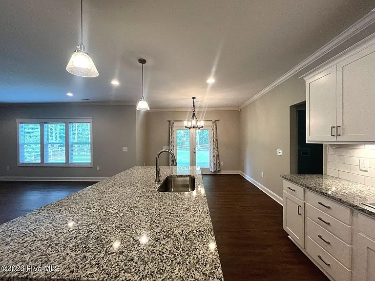 404 Endicott Ct — Photo 16