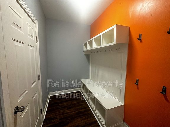 4th image of 300 Mulberry Banks Dr