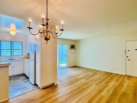 5th image of 816 N Hudson Ave #5