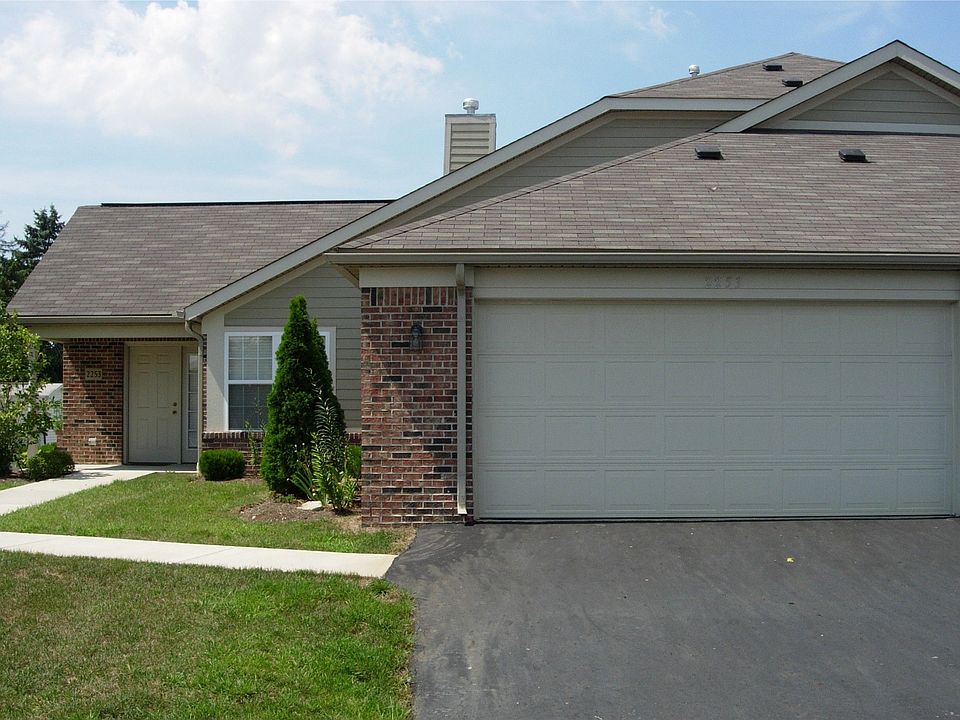 Gorgeous 2 bedroom 2 bath condo has everything you want!