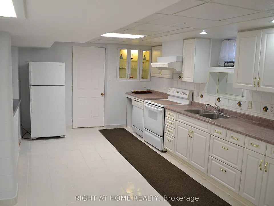 505 Mohawk Rd W #BASEMENT