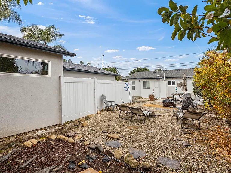 331 W Prospect St — Photo 26