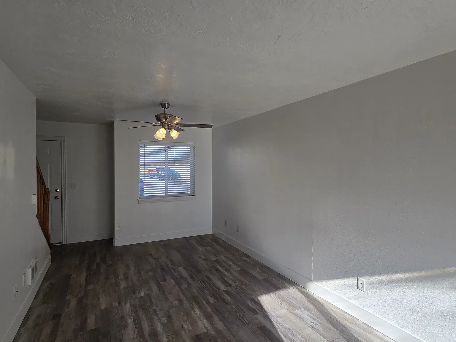 2 bed, 1.5 bath, 1025 sqft, $1,200 — Photo 3