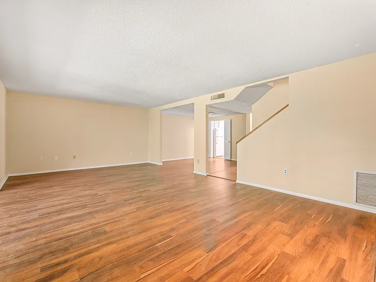 331 Greencastle Dr — Photo 15