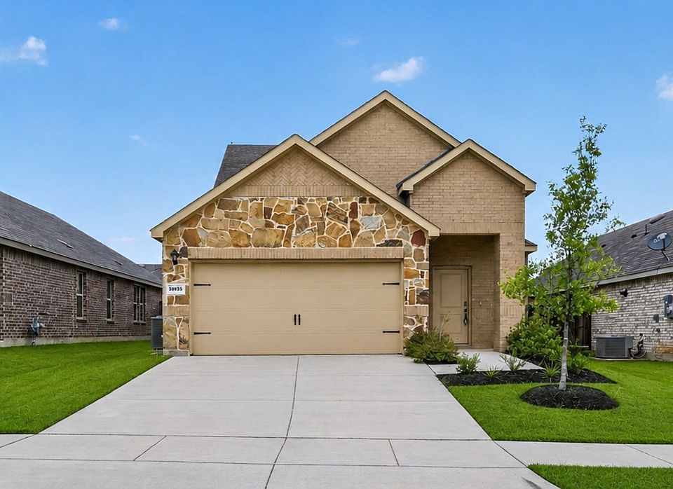 1st image of 3955 Oak Creek Cir