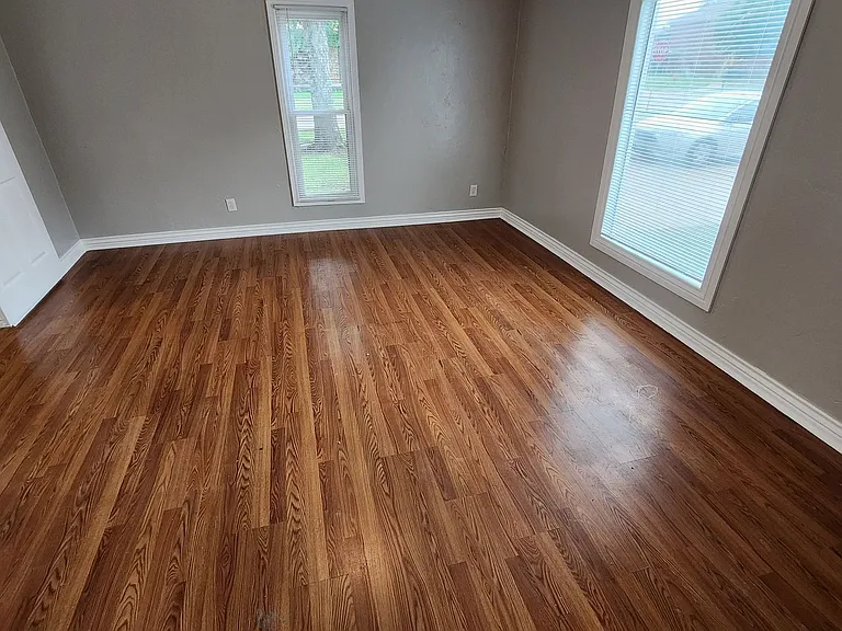 225 E Edwards St — Photo 11