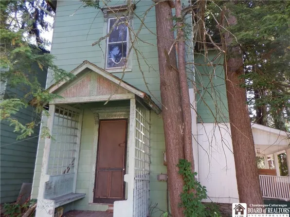 124 Jamestown St, Gowanda, NY 14070