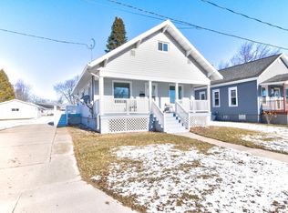 4113 N Shore Dr, Menominee, MI 49858