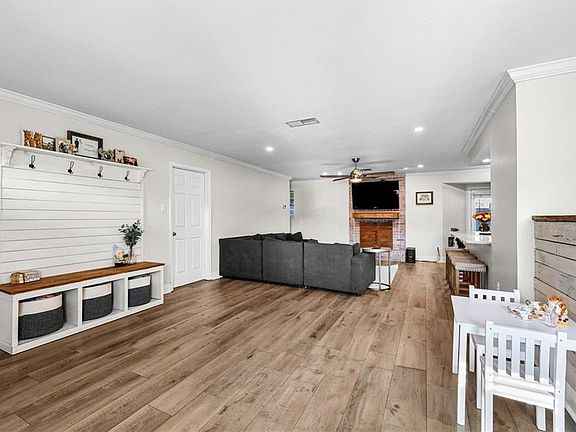 4th image of 109 Hardwood Dr