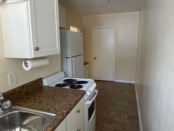 3rd image of 445 12th Ave NE #4