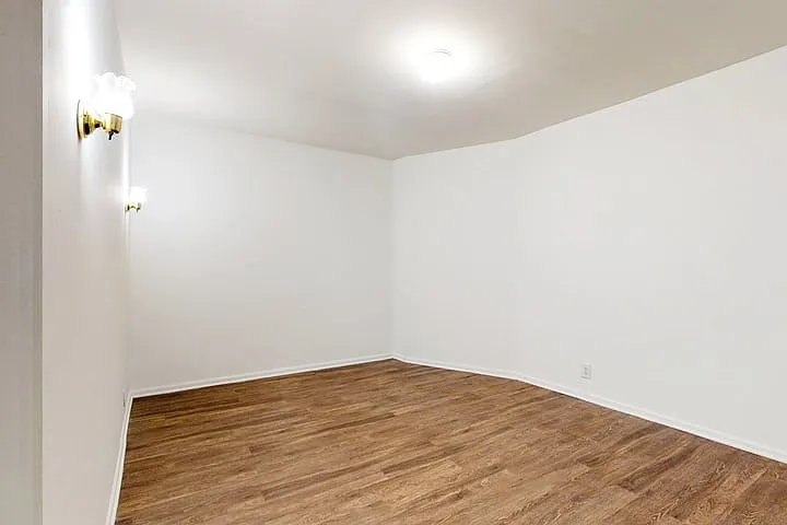925 East 46th Street — Photo 18