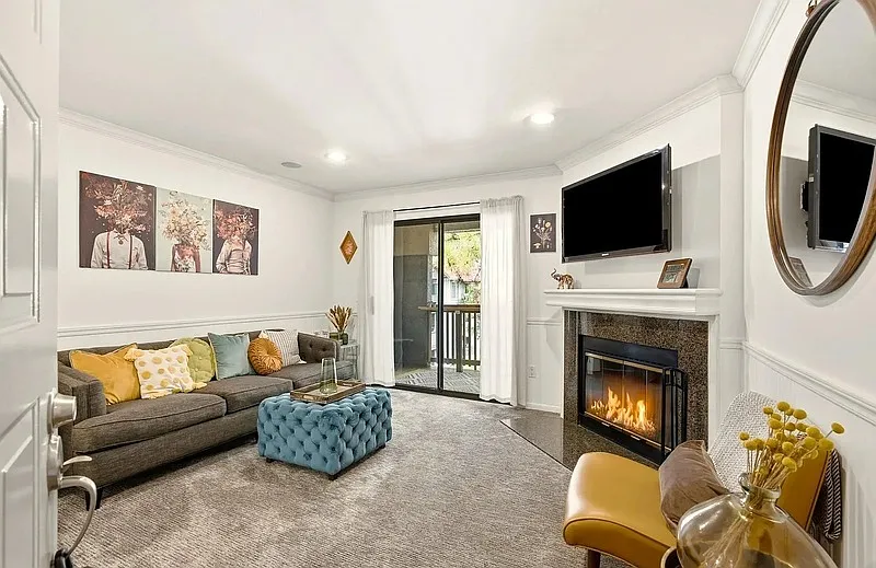 1 bed, 1.0 bath, 704 sqft, $1,800 — Photo 1