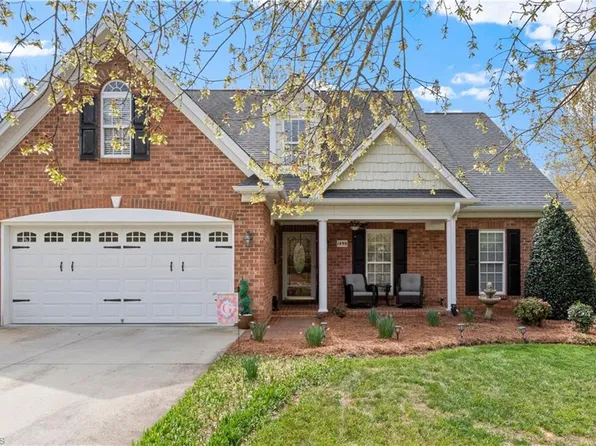 1498 Finwick Dr, Pfafftown, NC 27040