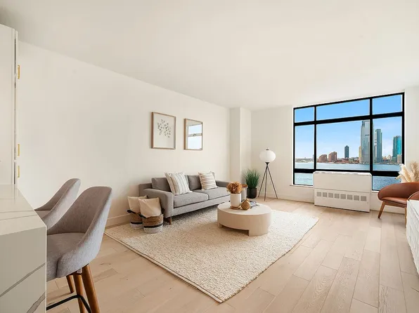 350 Albany St APT 8A, New York, NY 10280