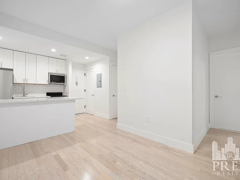418 E 9th St #2B — Photo 2