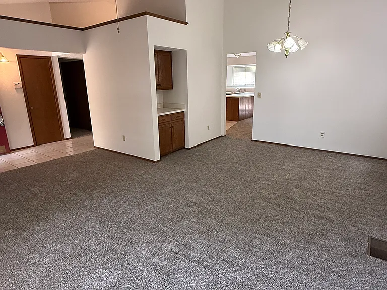 1528 Simon Ave — Photo 12