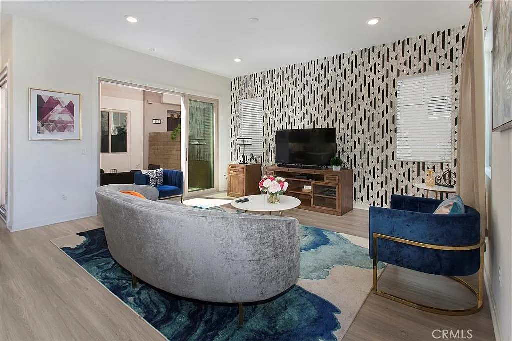 3 bed, 3.5 bath, 1988 sqft, $6,000 — Photo 3