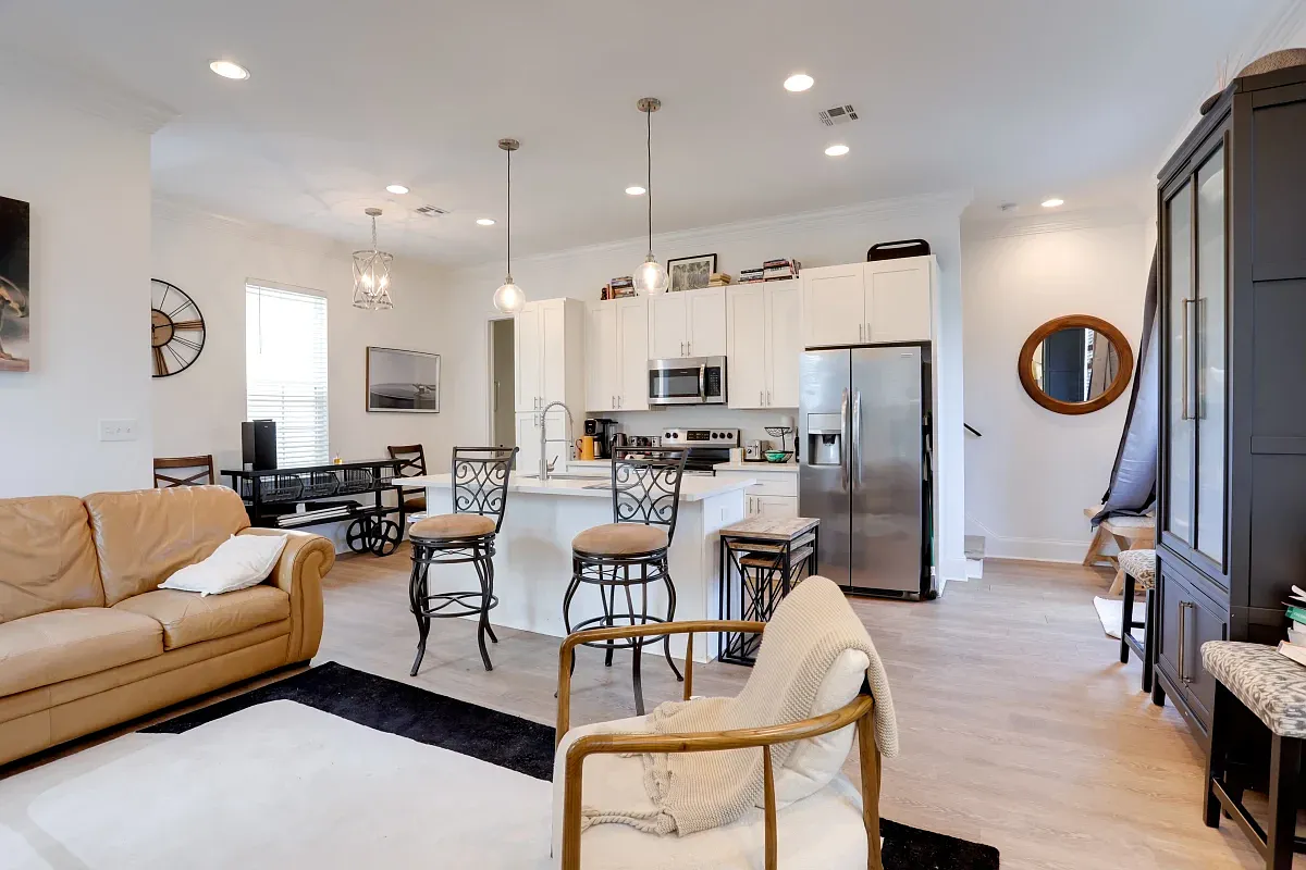 2107 Erato St — Photo 1